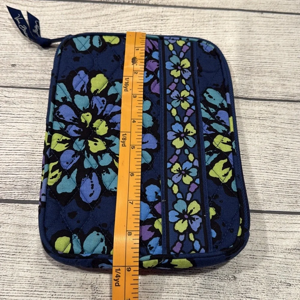 Vera Bradley zippered tablet/e-reader sleeve pouch - Picture 9 of 10